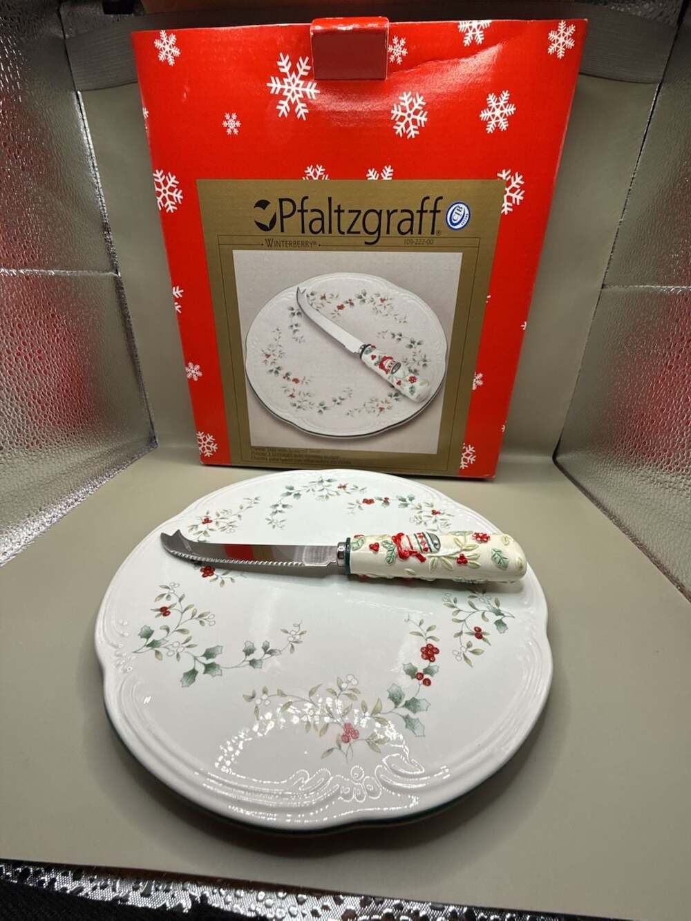 Pfaltzgraff Winterberry Cheese Tray with Sculpted Slicer